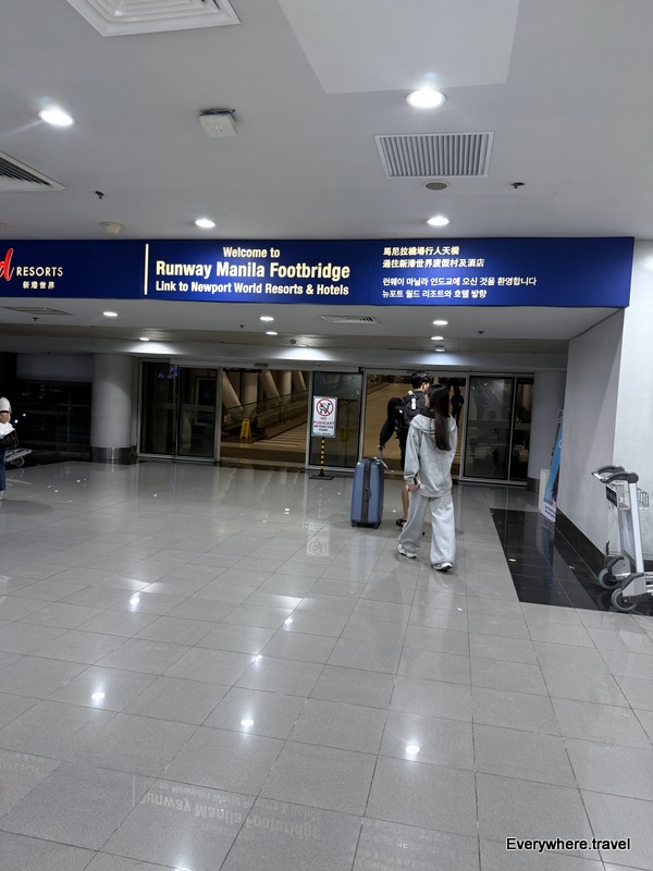 "Runway Manila" walkway on level E of NAIA Airport