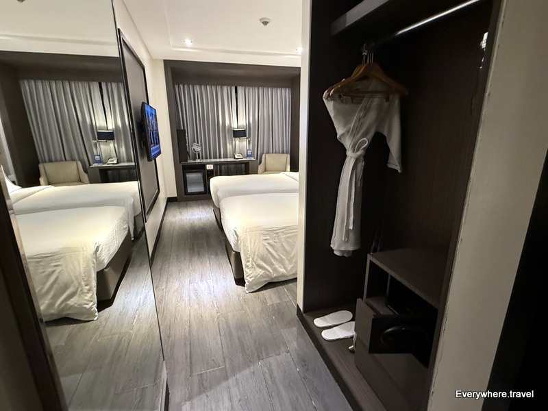 Belmont Hotel Manila standard twin room