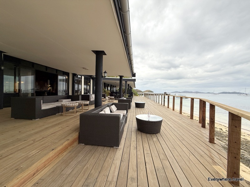 Mana Island Resort South Beach Restaurant