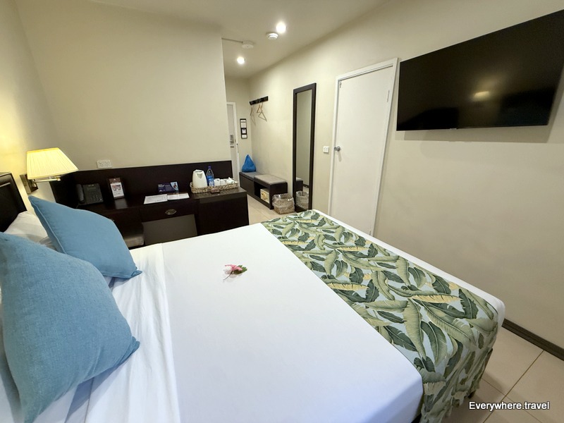 Fiji Gateway Hotel small queen room